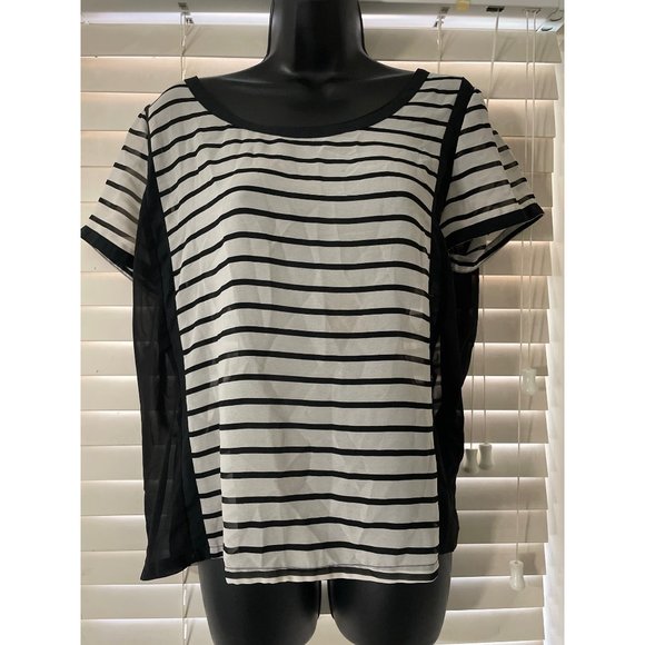 American Eagle Outfitters Tops - American eagle large black and cream round neck back button chiffon blouse